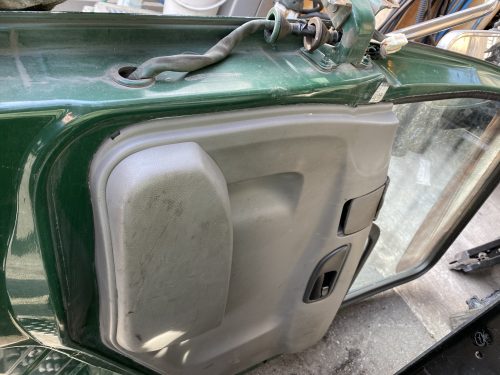 右ドアAssy クオン CD4ZA