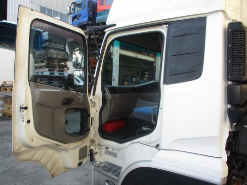 キャビンAssy クオン ハイルーフ GK4XAD