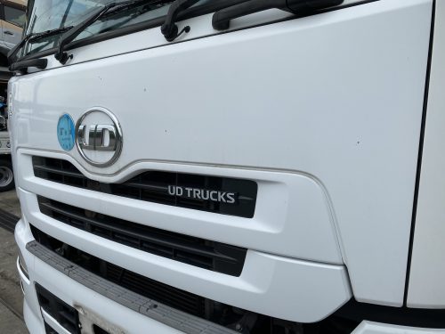 フロントリッドパネル クオン CD5ZA