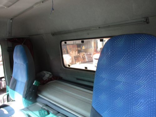 キャビン クオン PKG-CD4ZA エスコット