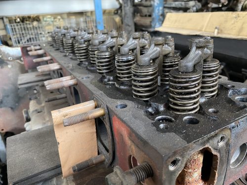 シリンダーヘッド J08E