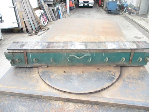 ポールトラクタ用ターンテーブル上枕木