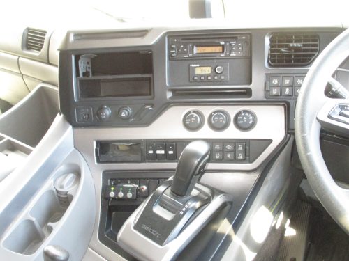 キャビン クオン 2PG-GK5AAD ハイルーフ エスコット