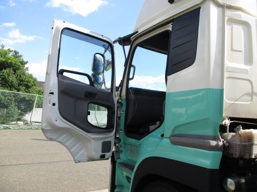 キャビン クオン 2PG-GK5AAD ハイルーフ エスコット