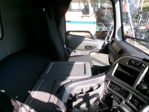 キャビン クオン QKG-GK6XA エスコット JNC