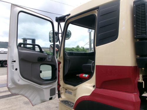 キャビン クオン QKG-CV5XA マニュアル 3ペダル