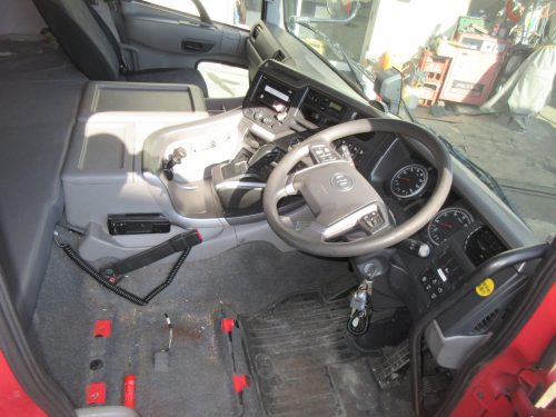 キャビン クオン 2PG-CD5BA ロールーフ エスコット