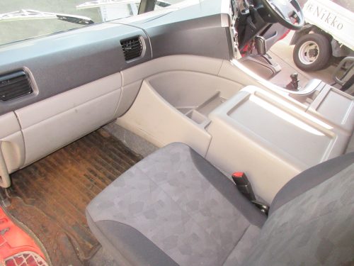 キャビン クオン 2PG-CD5BA ロールーフ エスコット