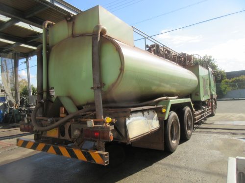 散水放水構内車