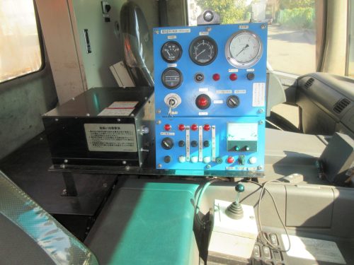 散水放水構内車