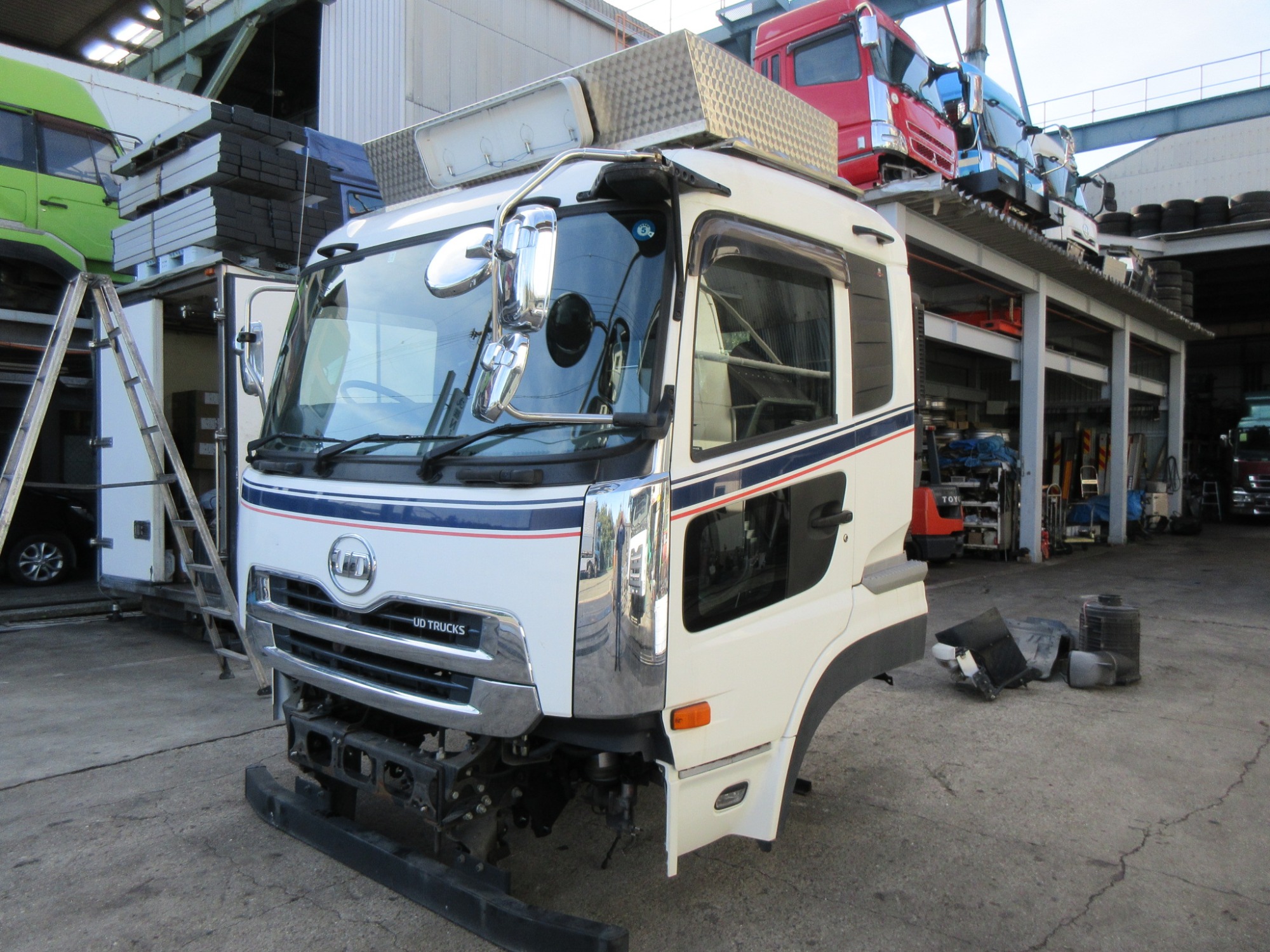 キャビン クオン QKG-GK6XA エスコット ロールーフ