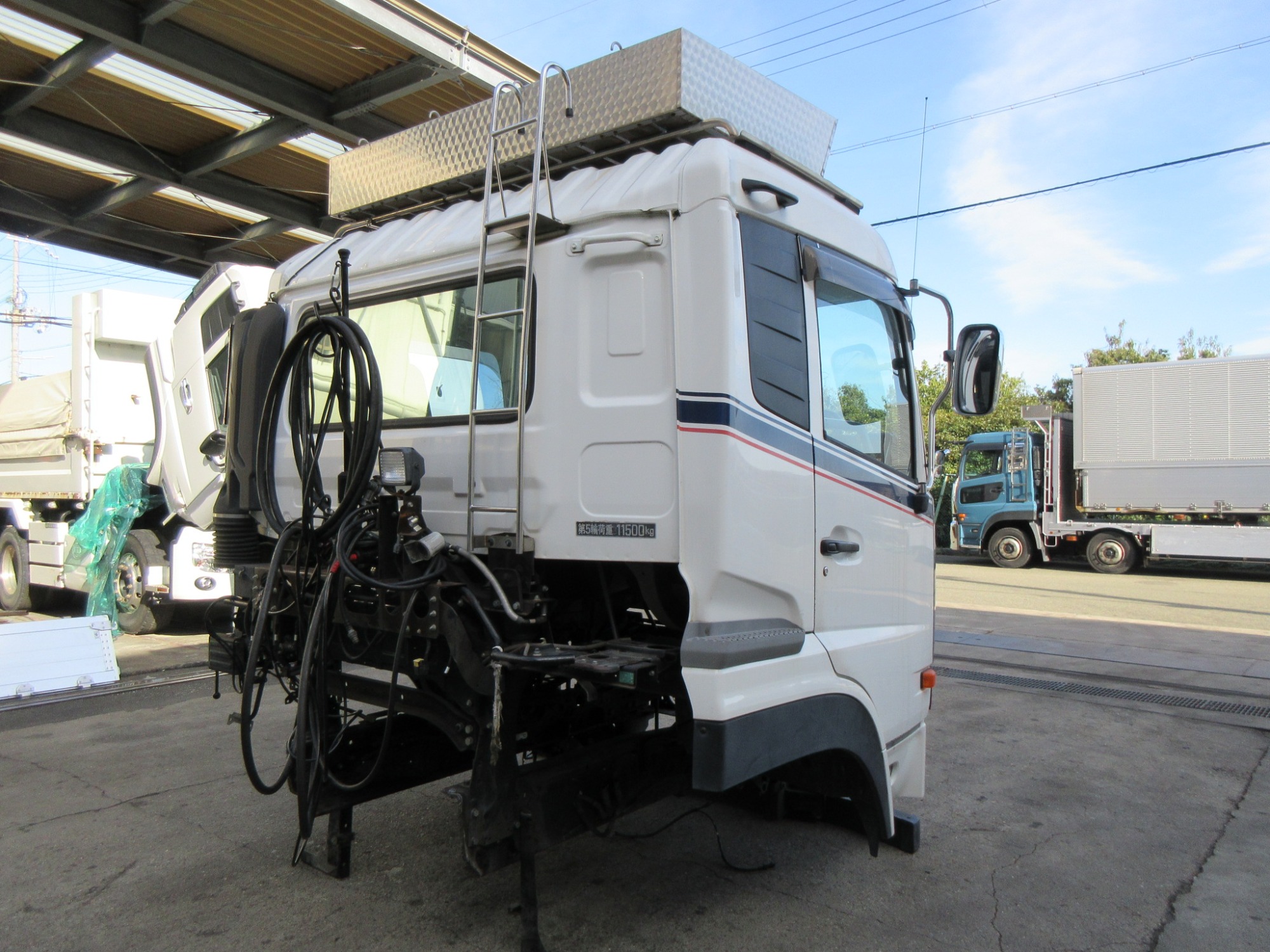 キャビン クオン QKG-GK6XA エスコット ロールーフ