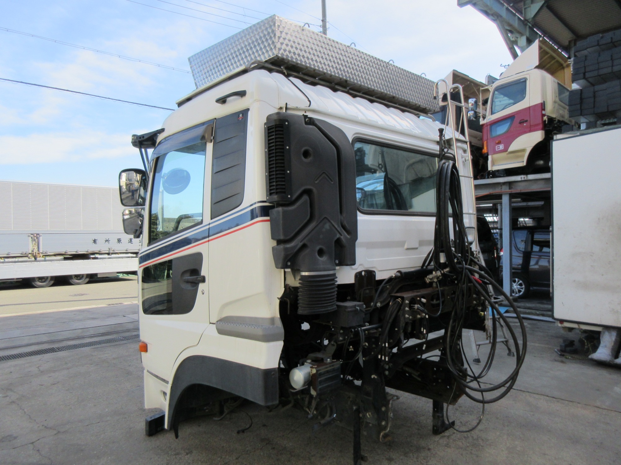 キャビン クオン QKG-GK6XA エスコット ロールーフ