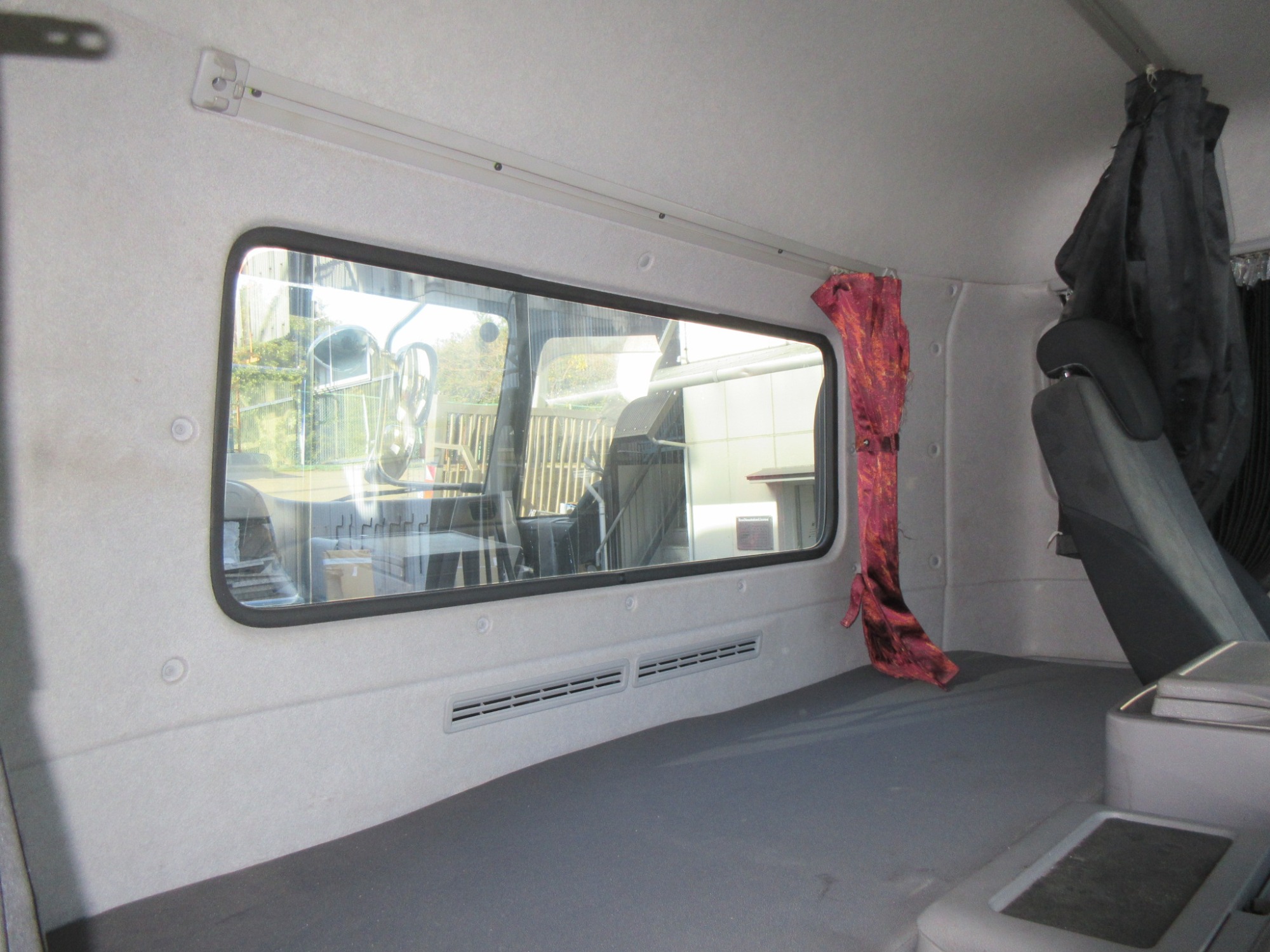 キャビン クオン QKG-GK6XA エスコット ロールーフ