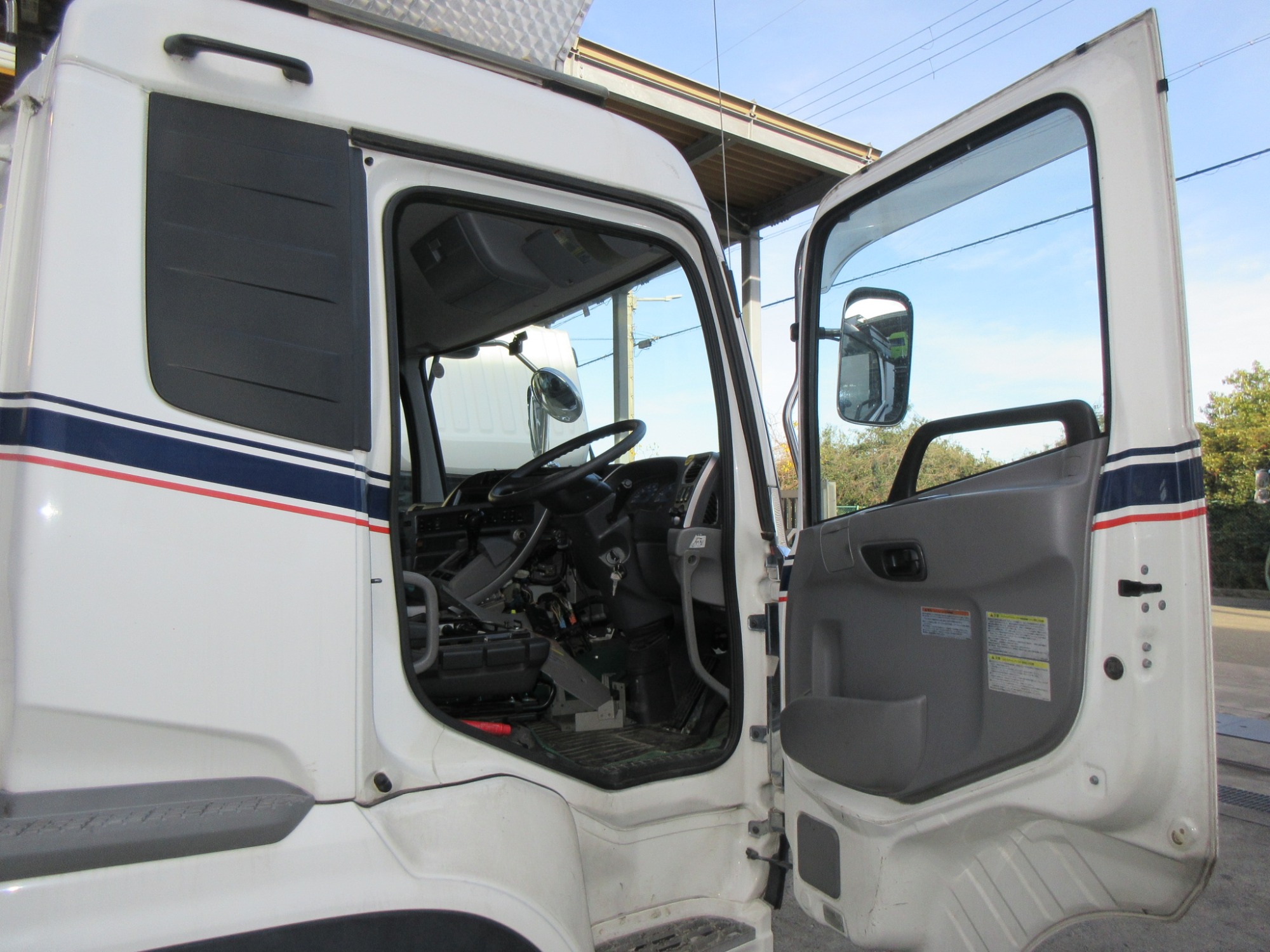 キャビン クオン QKG-GK6XA エスコット ロールーフ