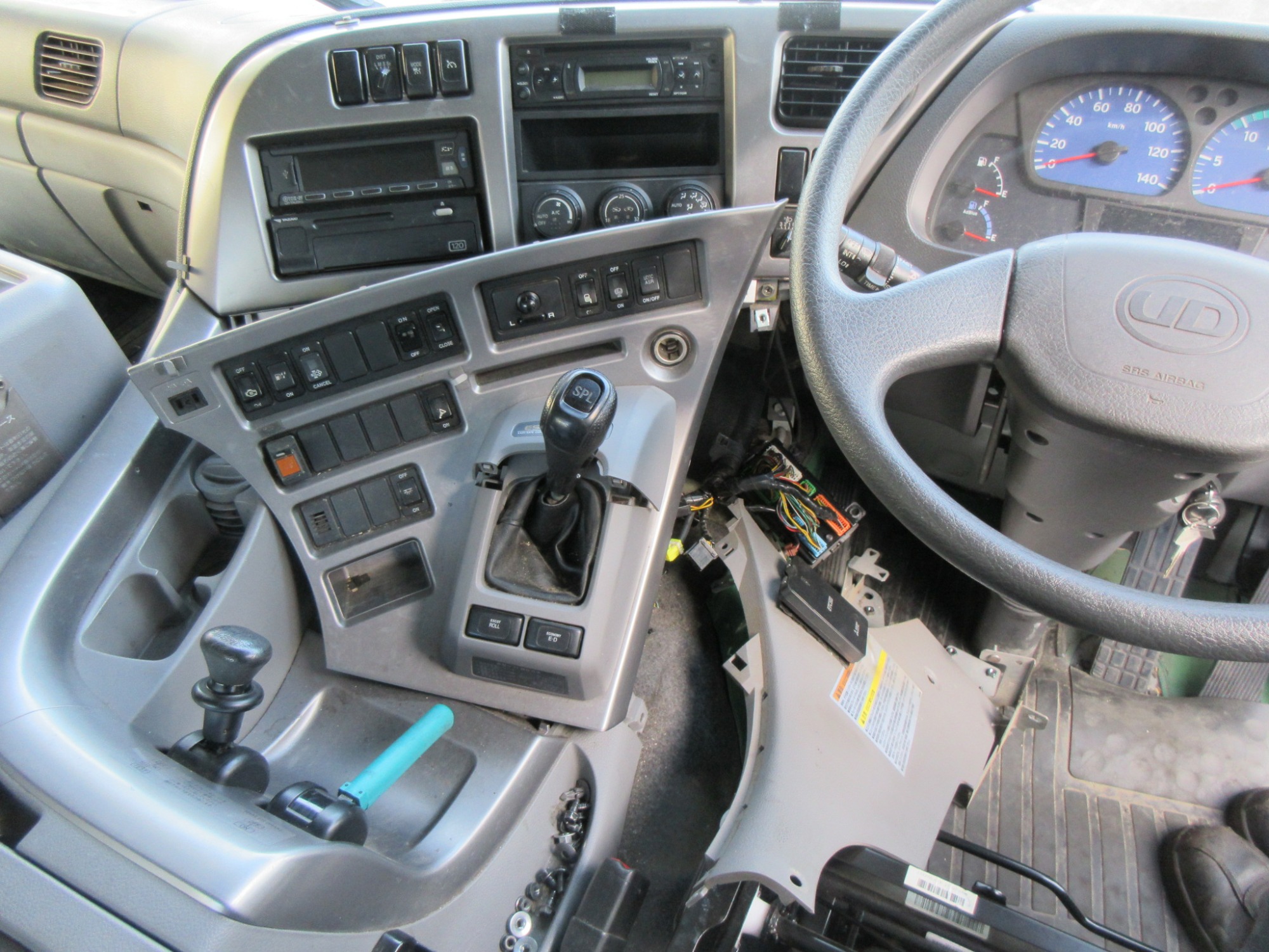 キャビン クオン QKG-GK6XA エスコット ロールーフ