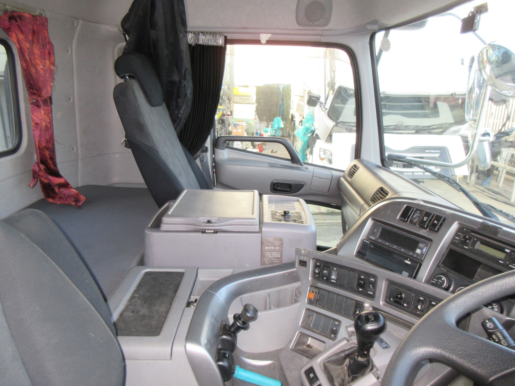 キャビン クオン QKG-GK6XA エスコット ロールーフ