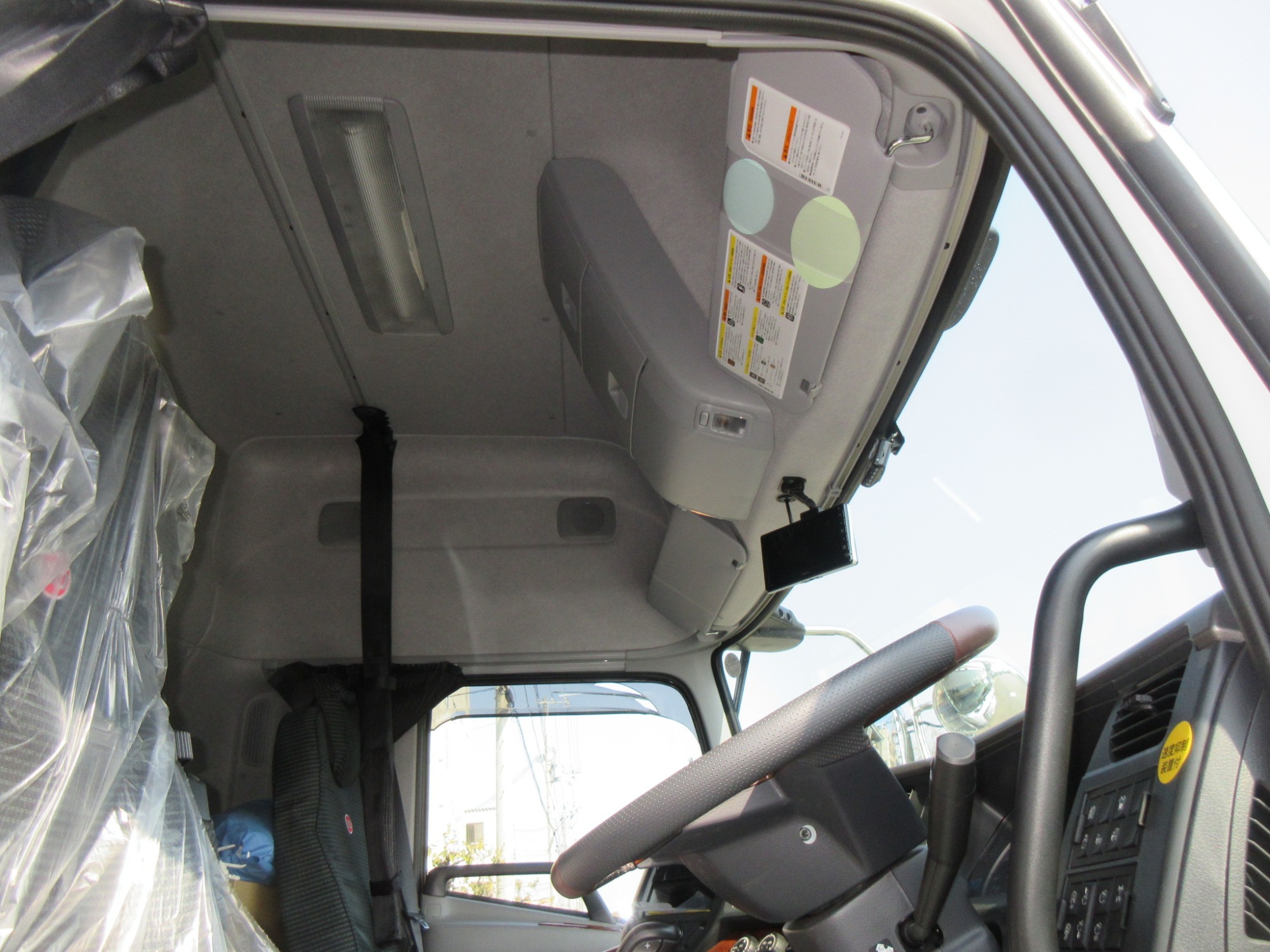 クオン4軸低床ハイルーフアルミウイング未使用レンタカー