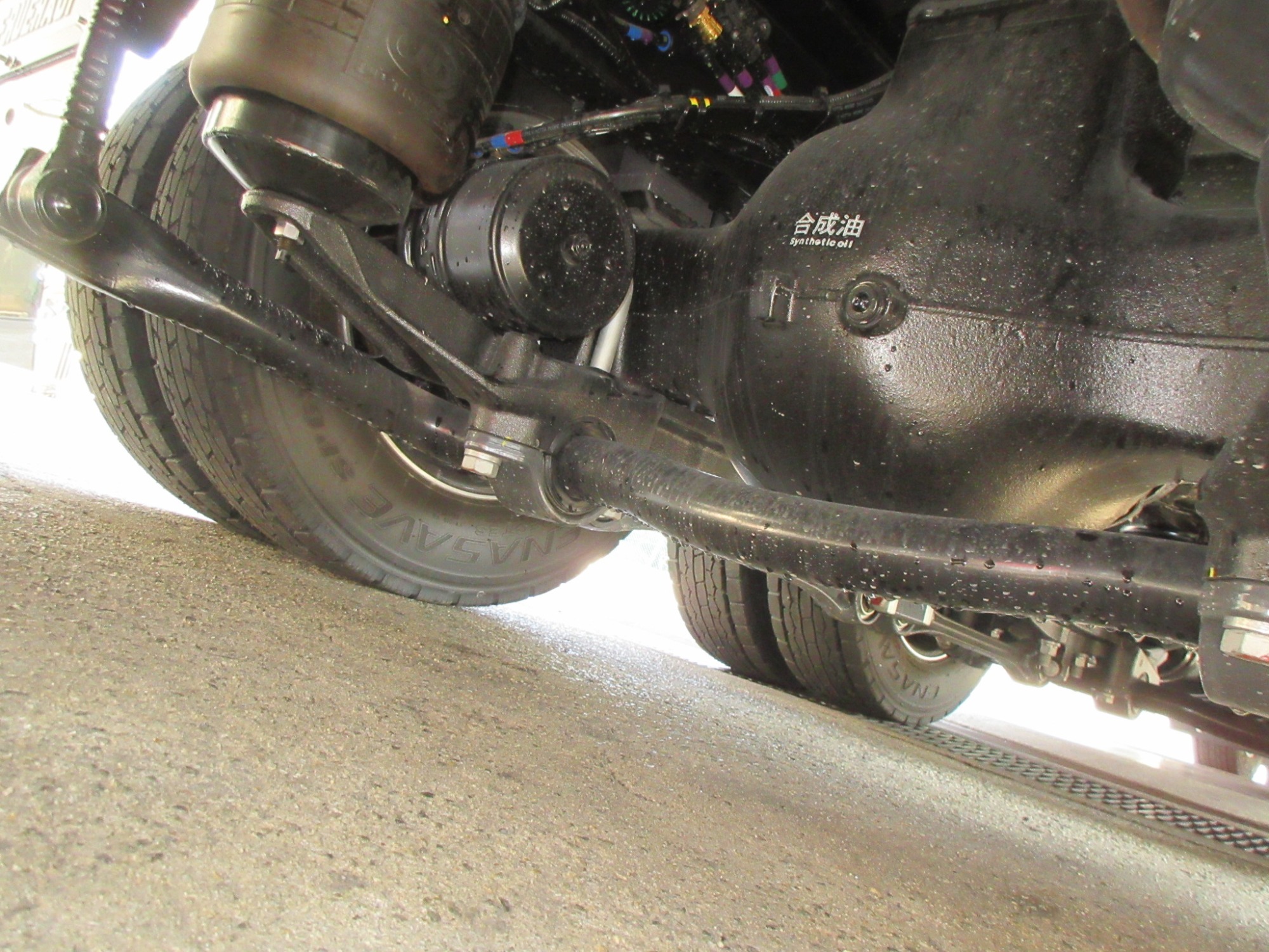 クオン4軸低床ハイルーフアルミウイング未使用レンタカー