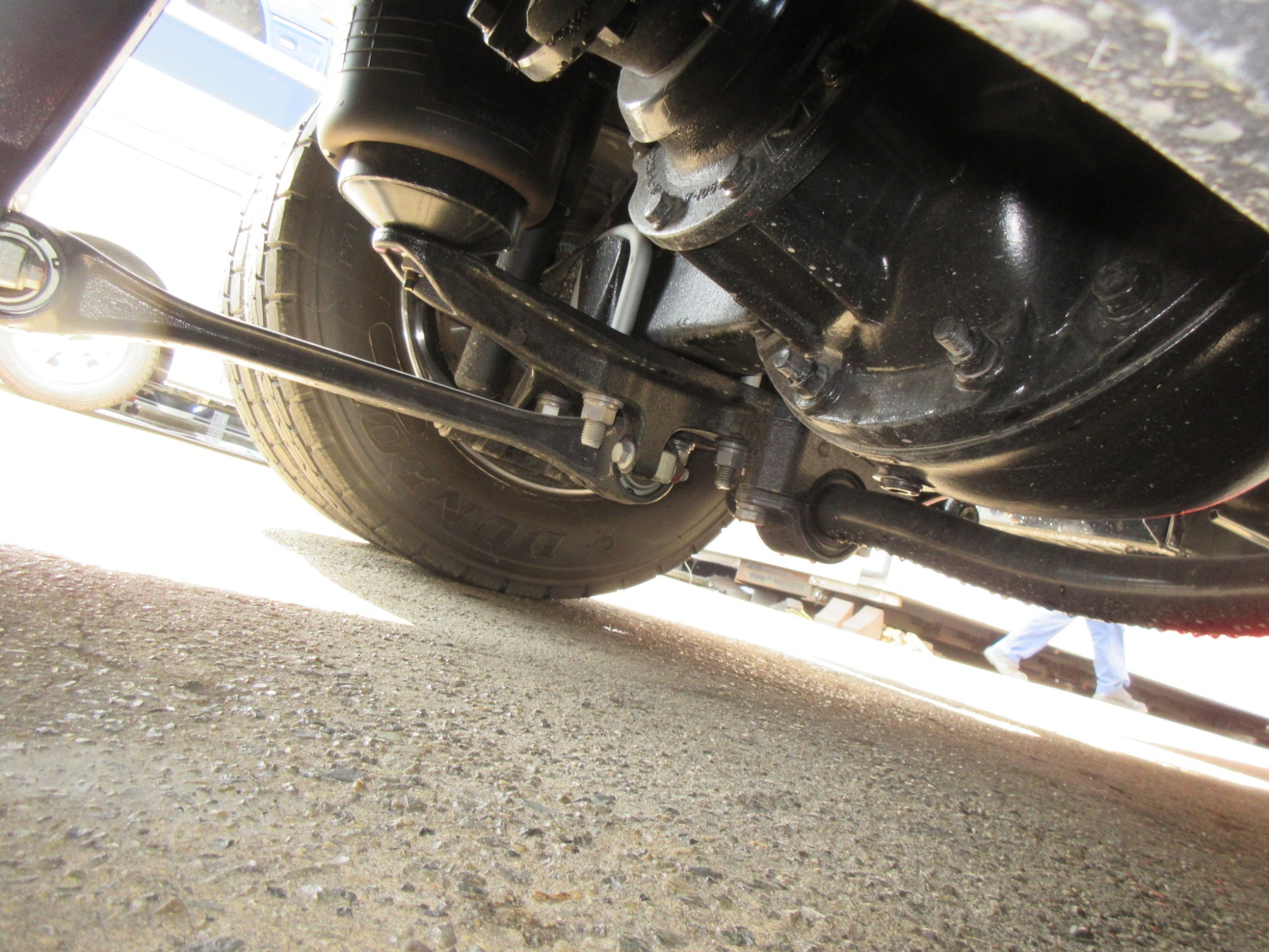 クオン4軸低床ハイルーフアルミウイング未使用レンタカー