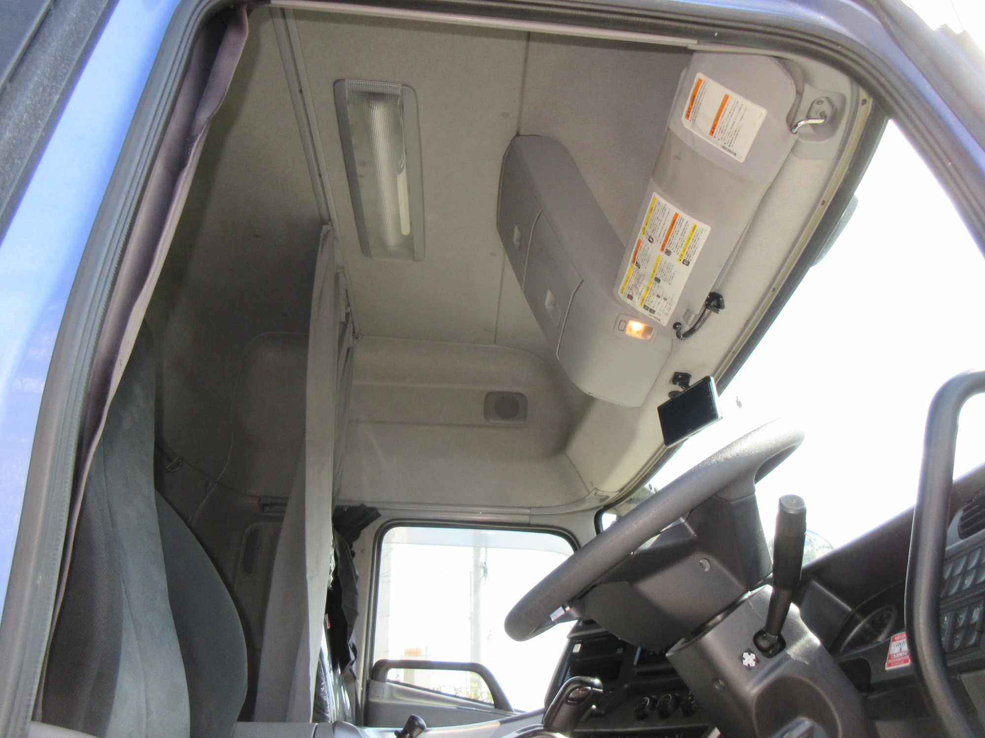 車検付き2PGクオンハイルーフ11.5トントラクタ