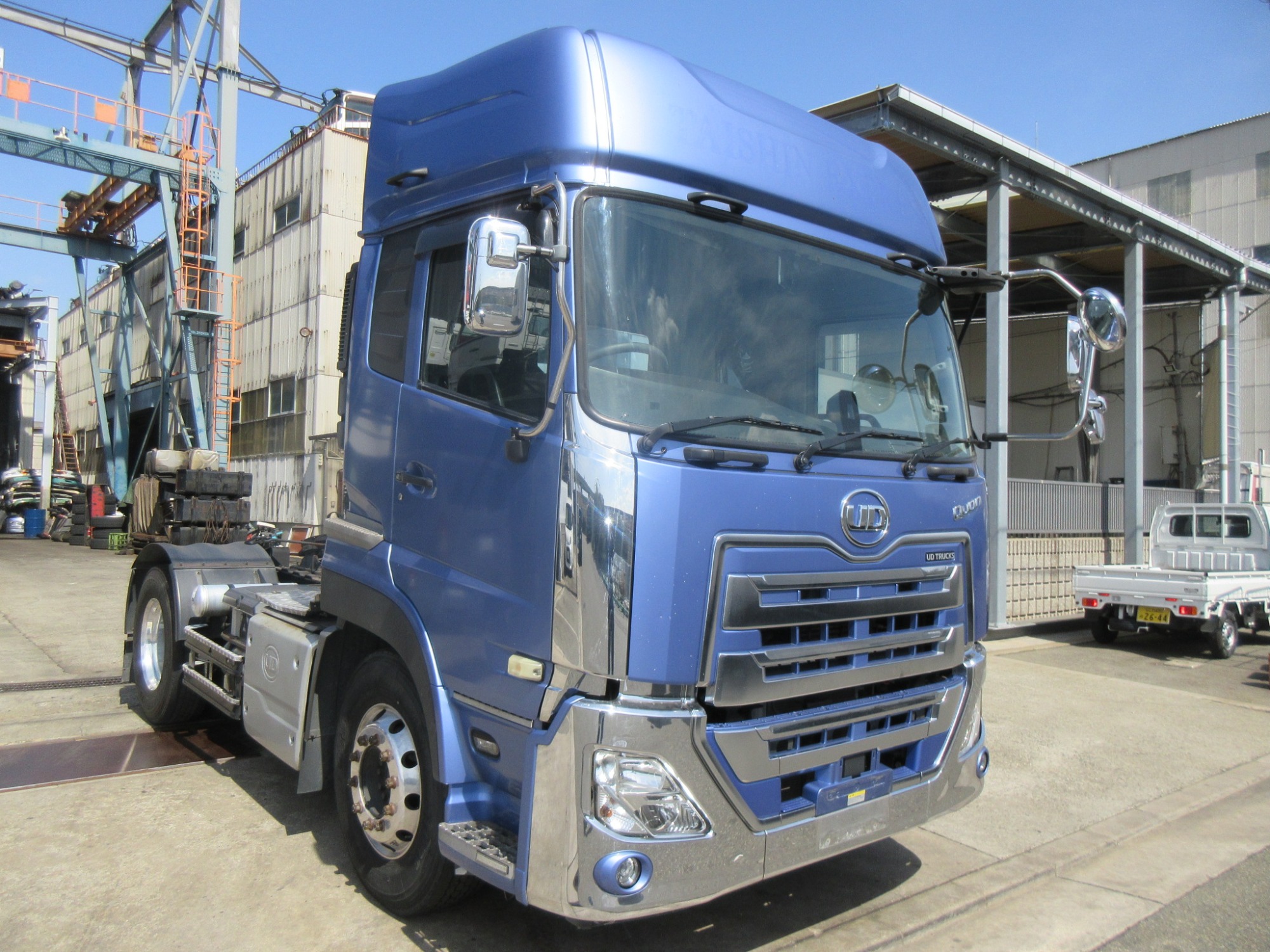 車検付き2PGクオンハイルーフ11.5トントラクタ