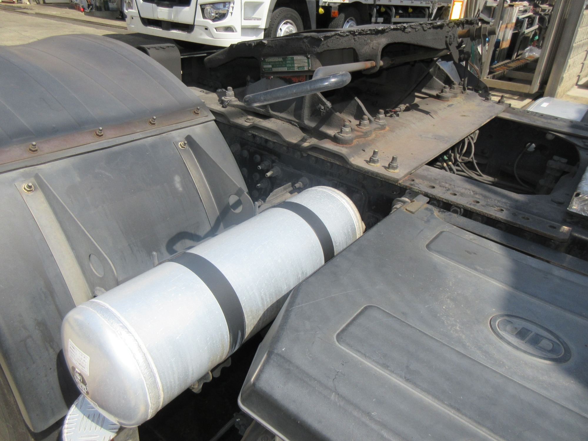 車検付き2PGクオンハイルーフ11.5トントラクタ