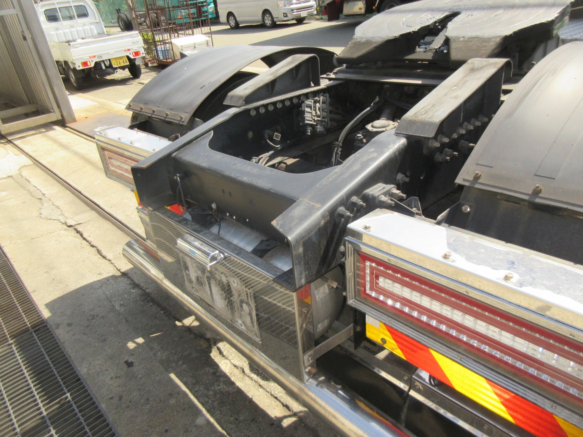 車検付き2PGクオンハイルーフ11.5トントラクタ