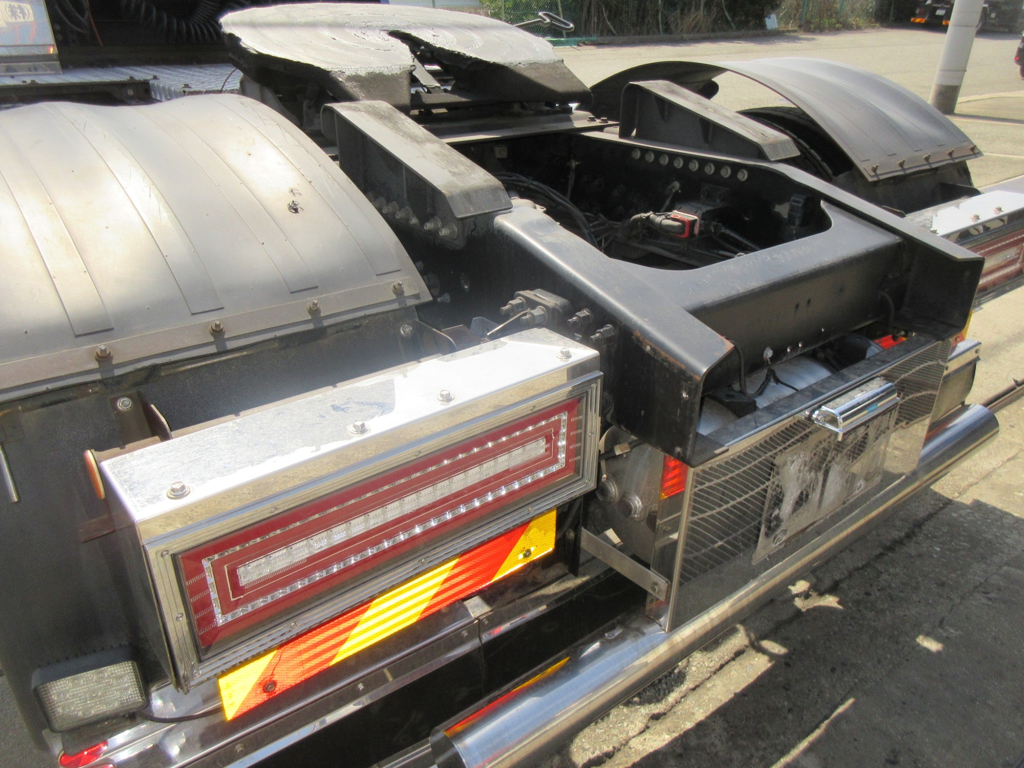 車検付き2PGクオンハイルーフ11.5トントラクタ