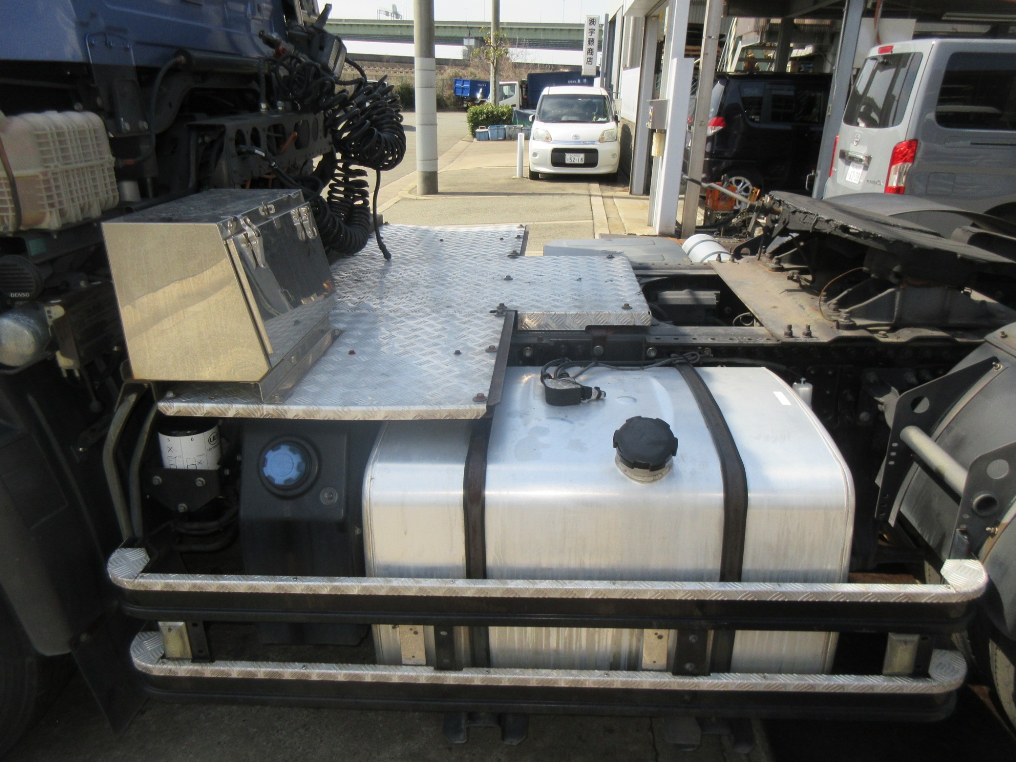 車検付き2PGクオンハイルーフ11.5トントラクタ