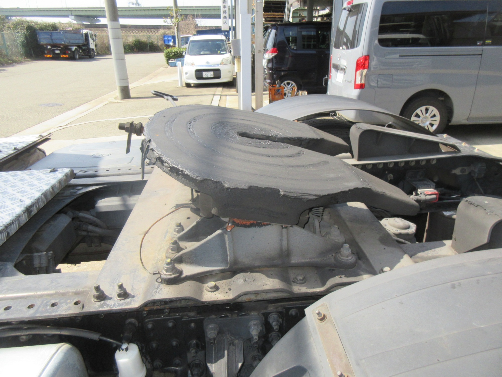 車検付き2PGクオンハイルーフ11.5トントラクタ