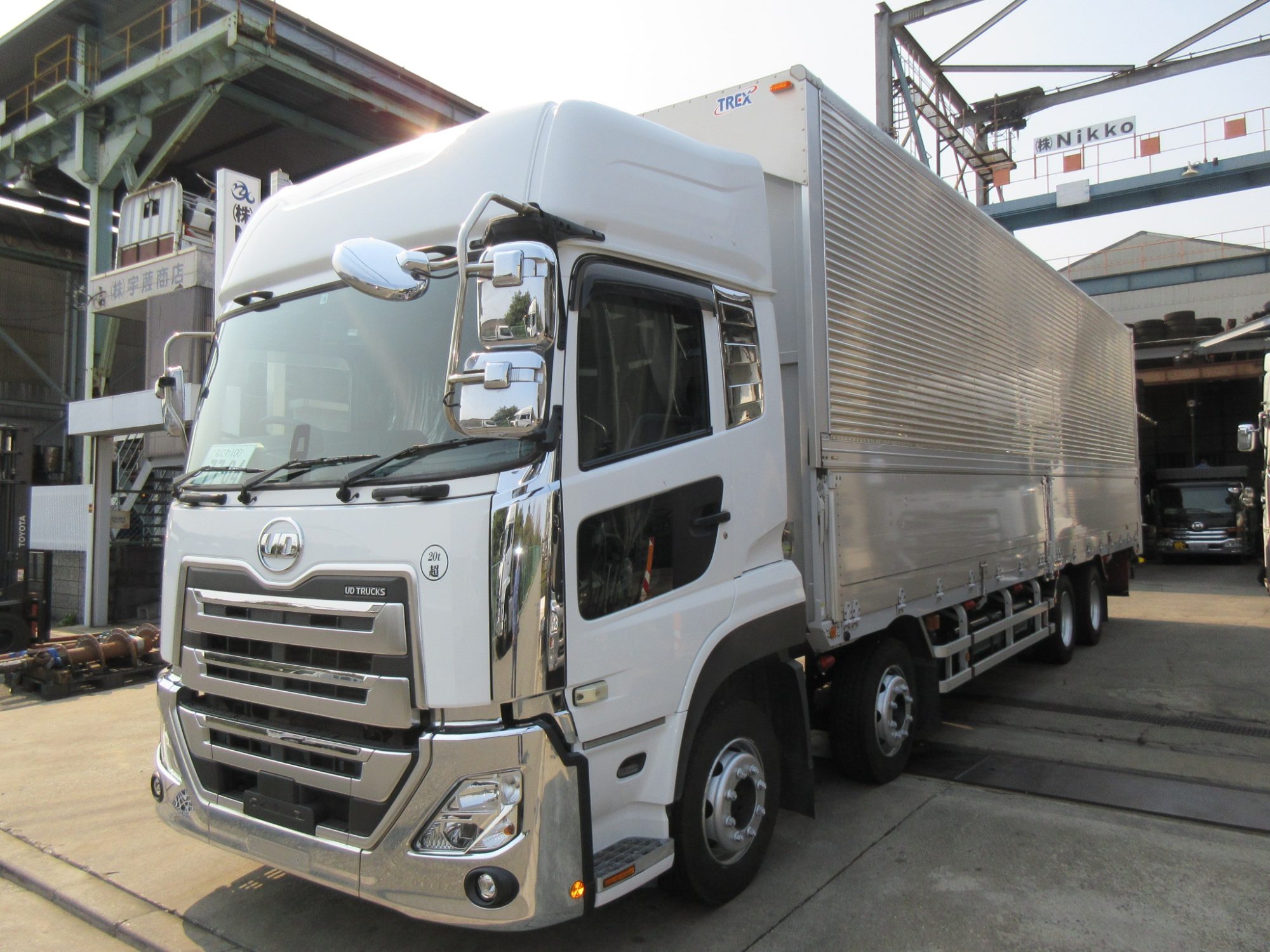 4軸低床車検付きアルミウイング