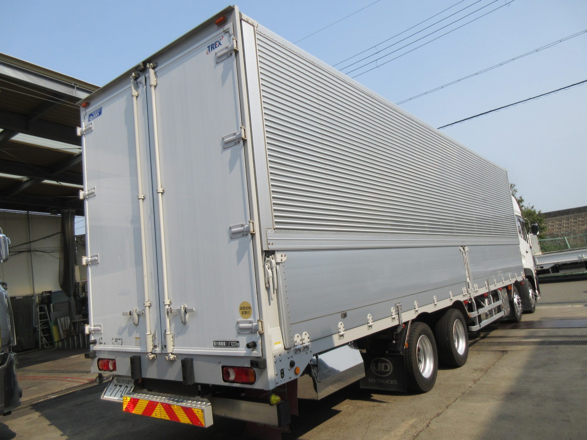 4軸低床車検付きアルミウイング