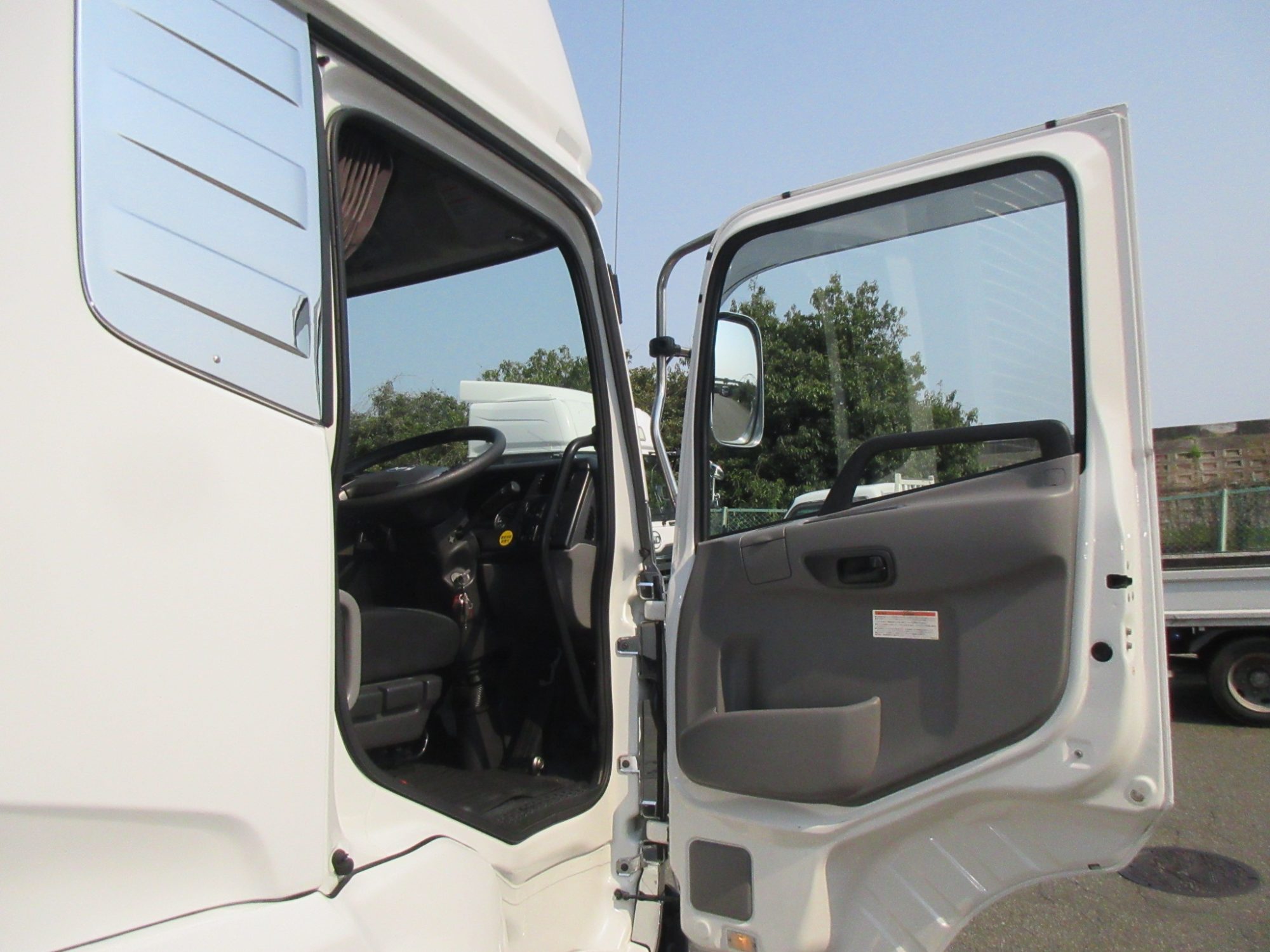 4軸低床車検付きアルミウイング