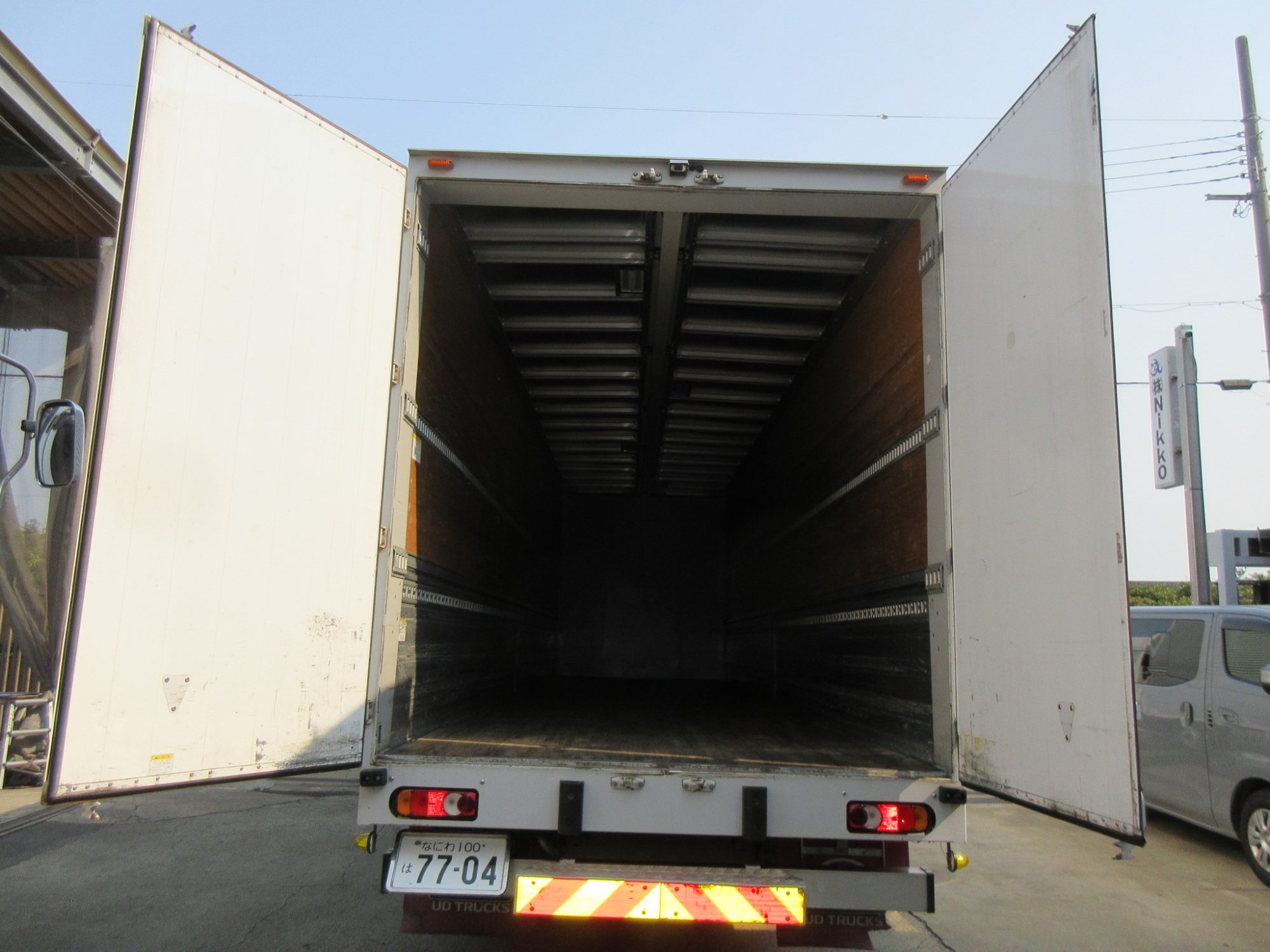 4軸低床車検付きアルミウイング