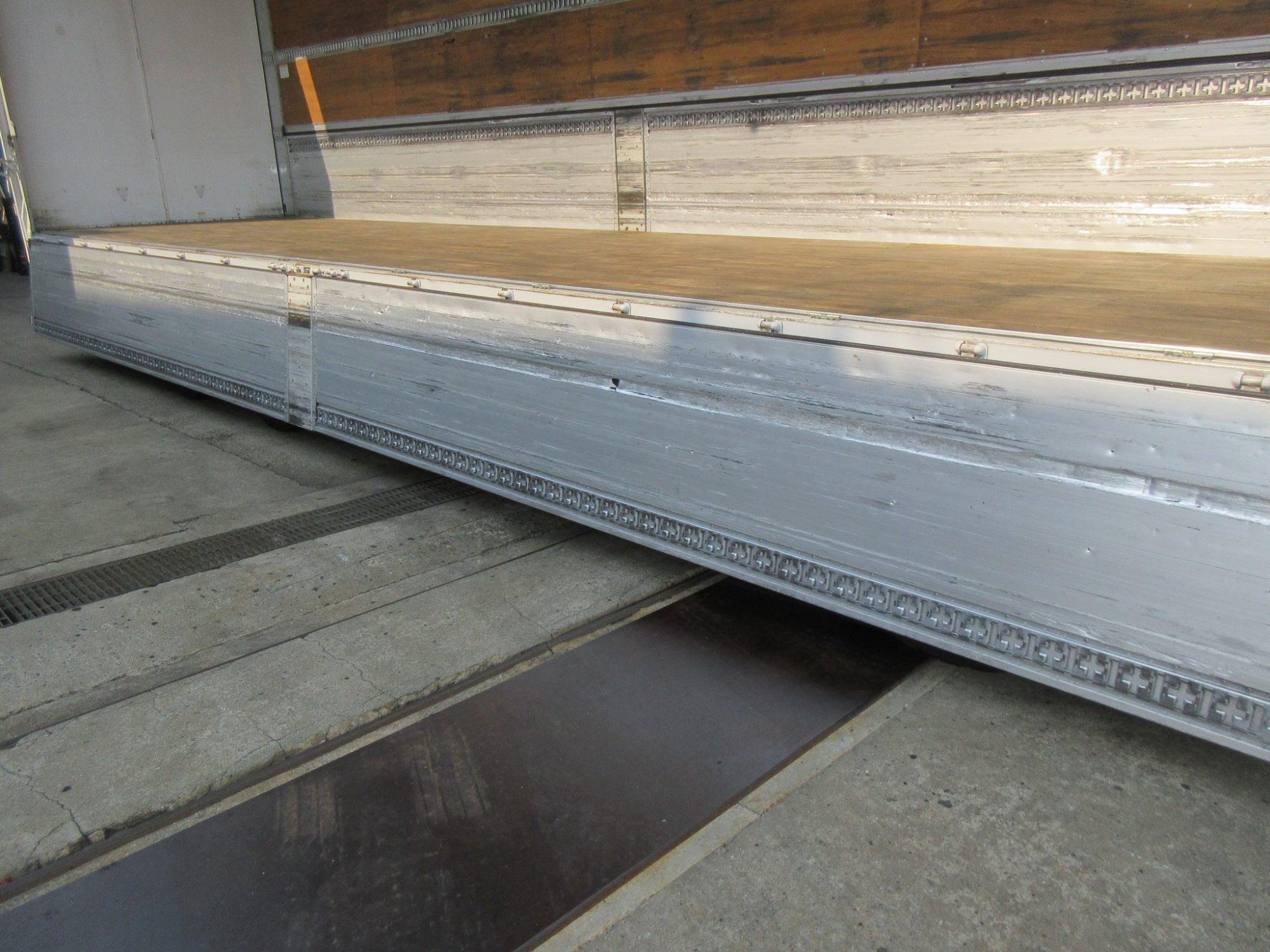 4軸低床車検付きアルミウイング