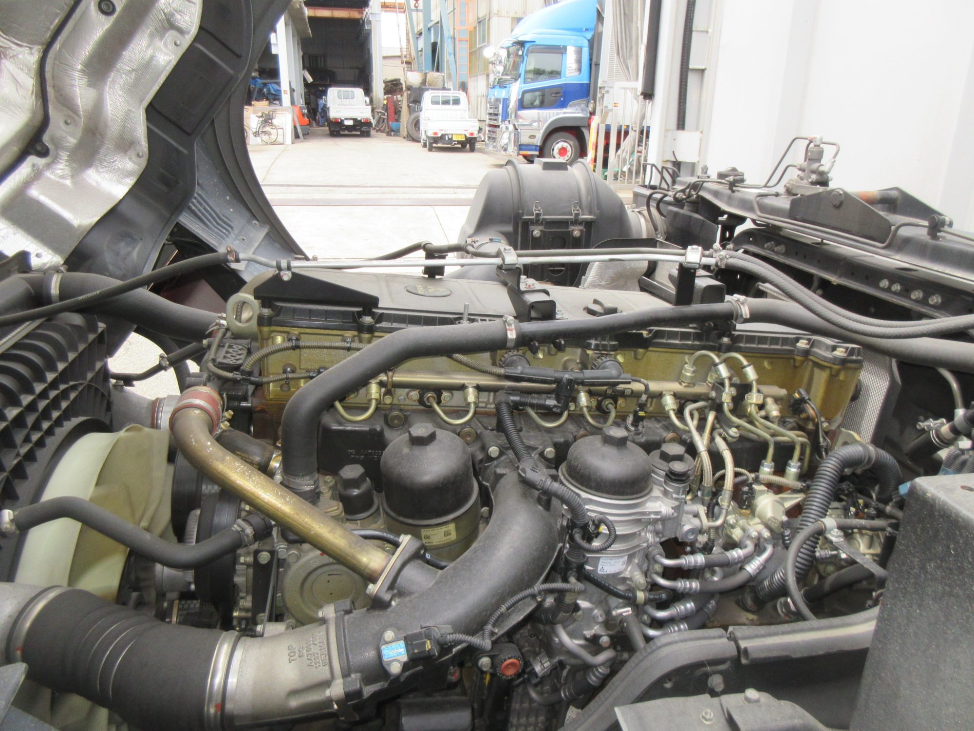 2PGスーパーグレート4軸低床アルミウイング