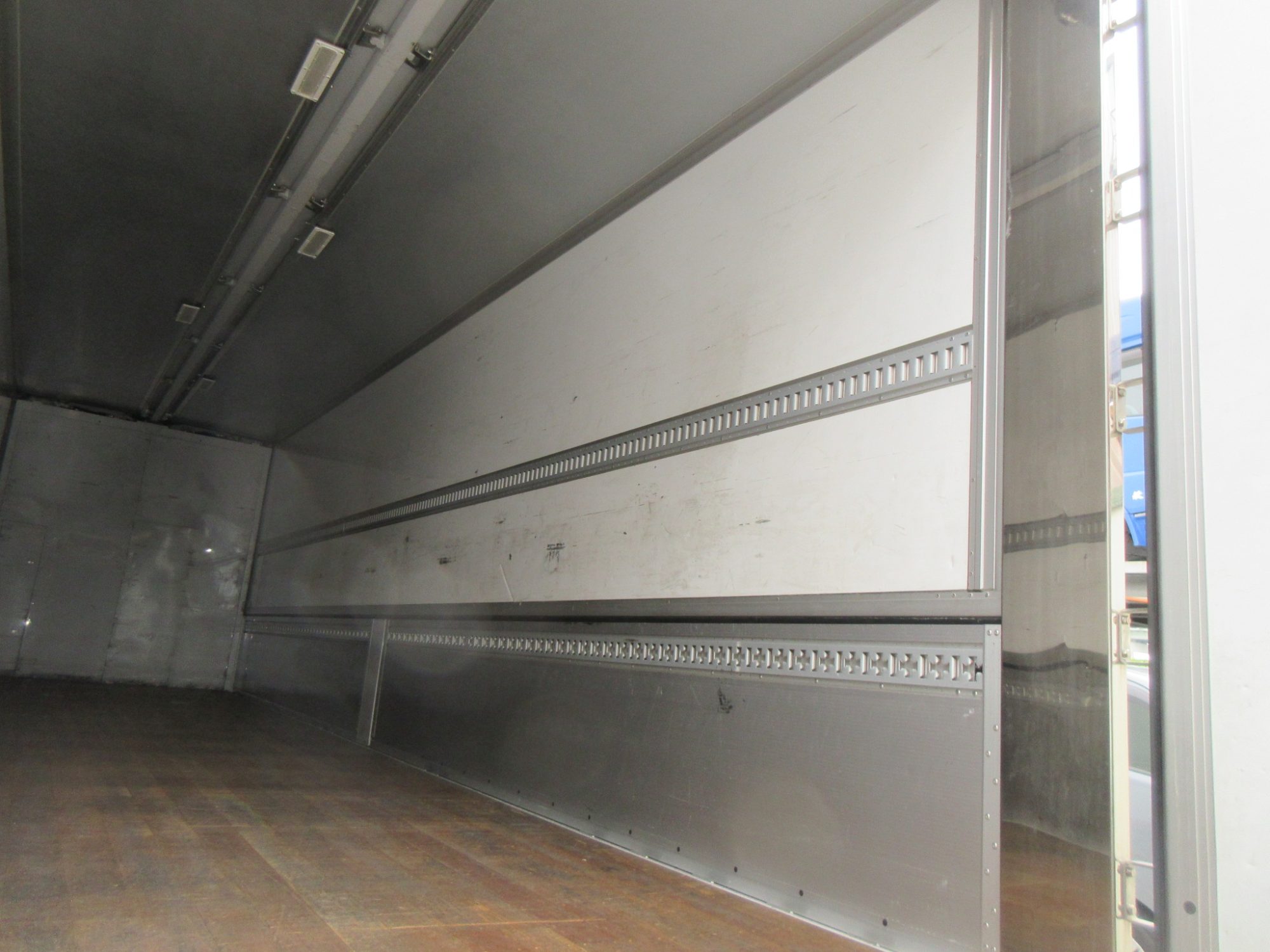 2PGスーパーグレート4軸低床アルミウイング