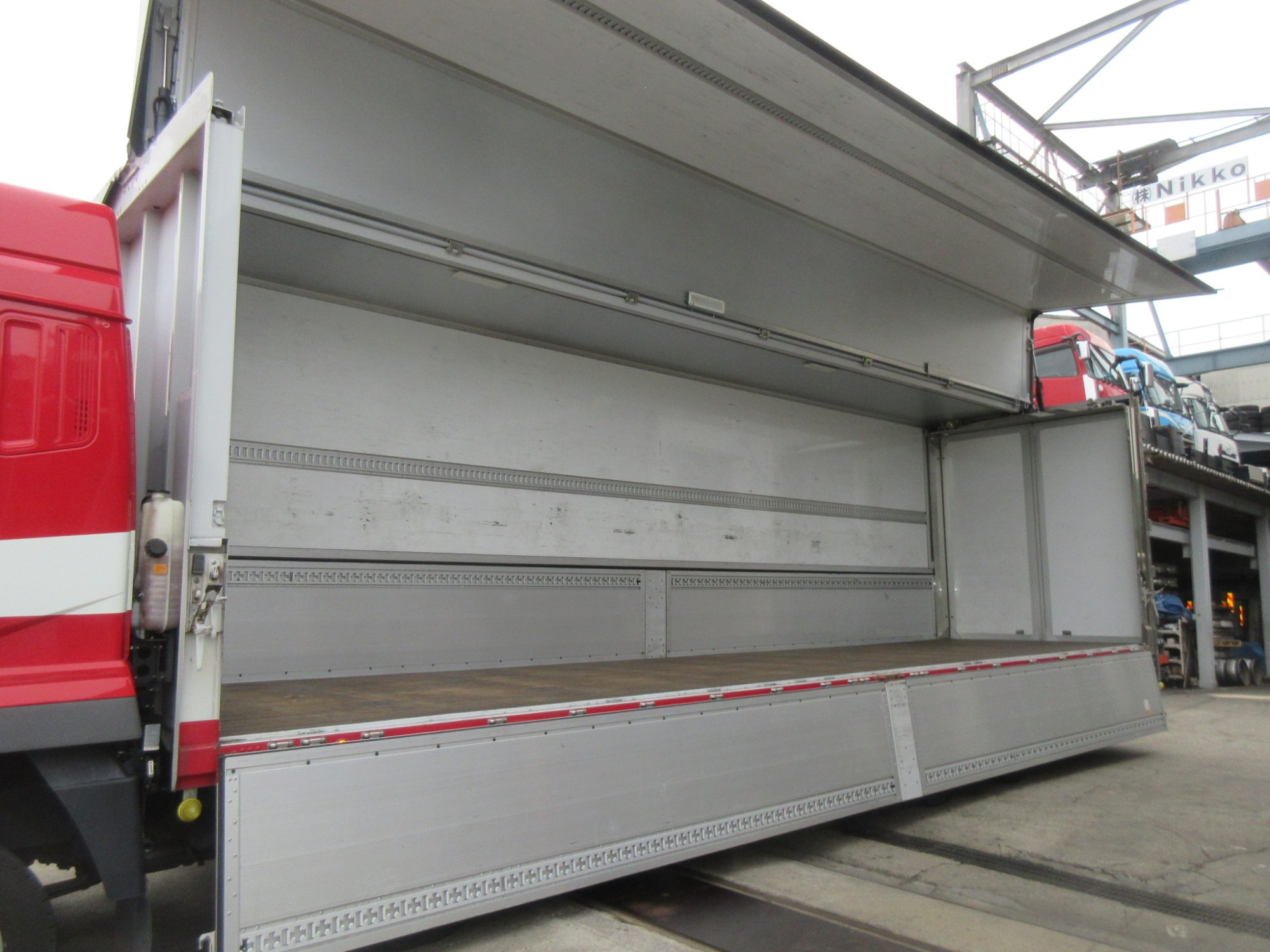 2PGスーパーグレート4軸低床アルミウイング