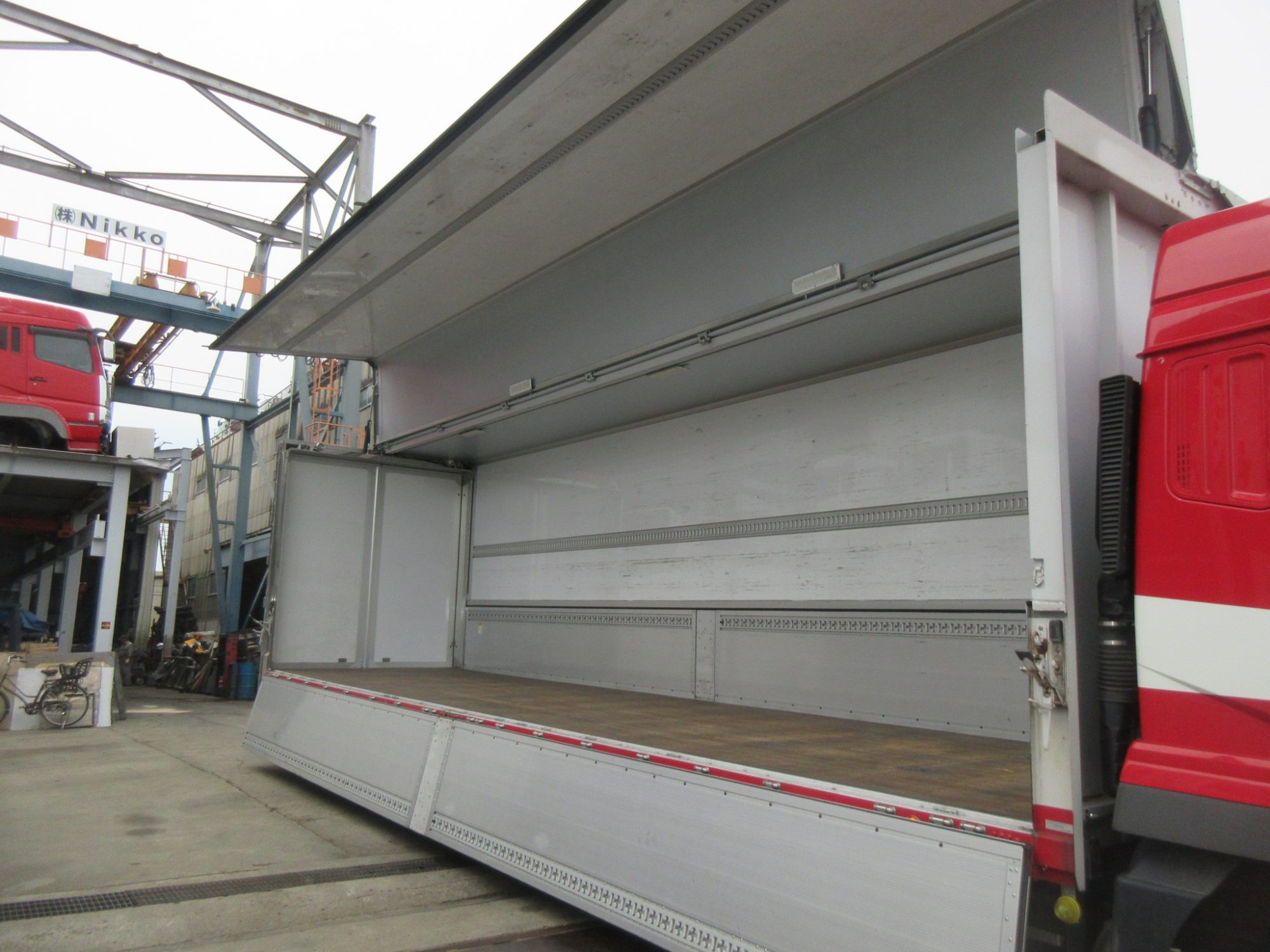 2PGスーパーグレート4軸低床アルミウイング