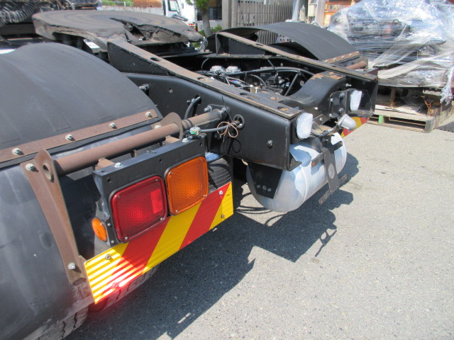 高馬力クオン 11.5トンハイルーフトラクタ