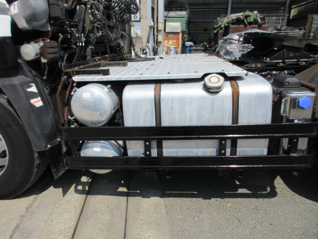 高馬力クオン 11.5トンハイルーフトラクタ