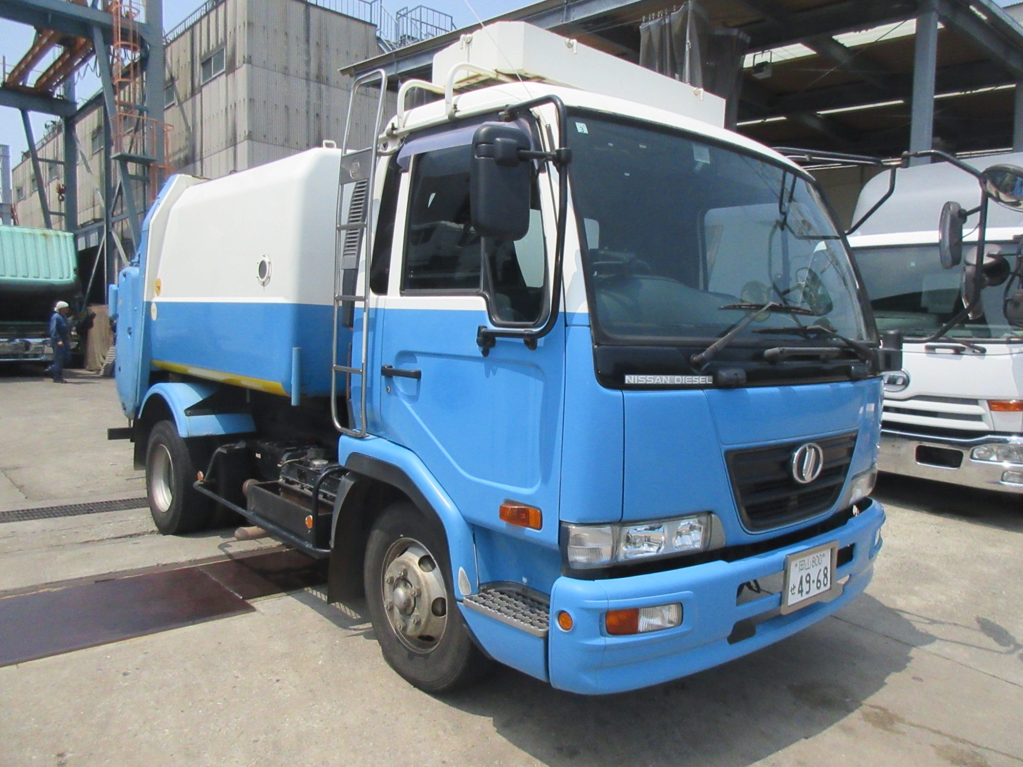 車検付き中型コンドルパッカー車