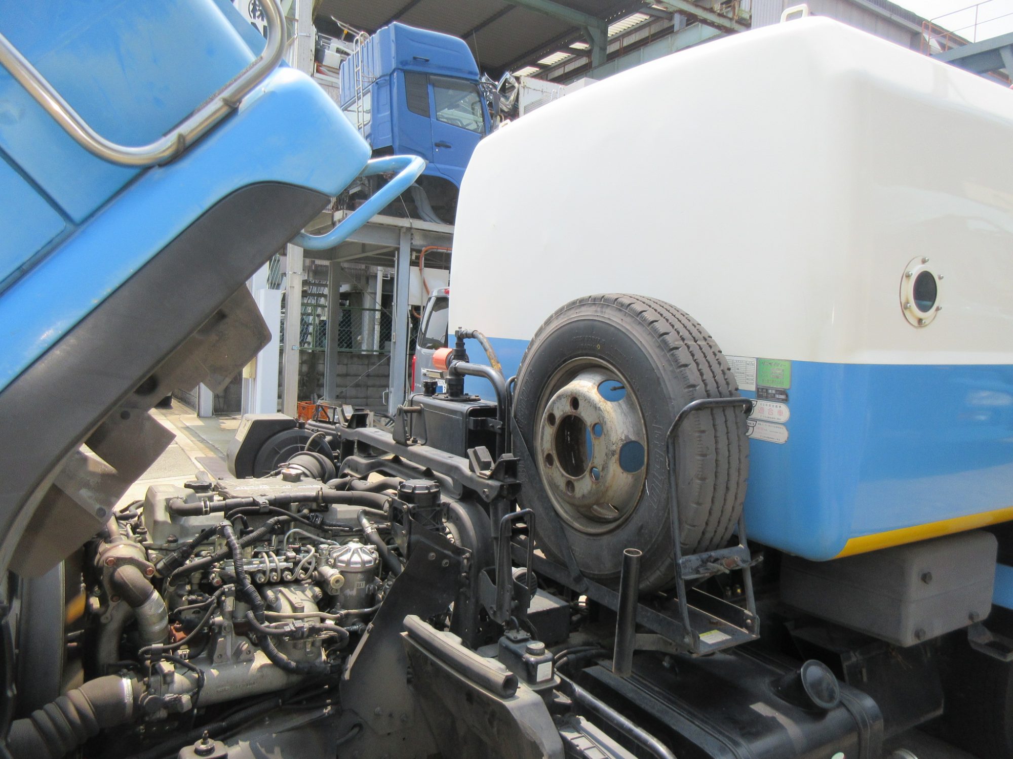 車検付き中型コンドルパッカー車