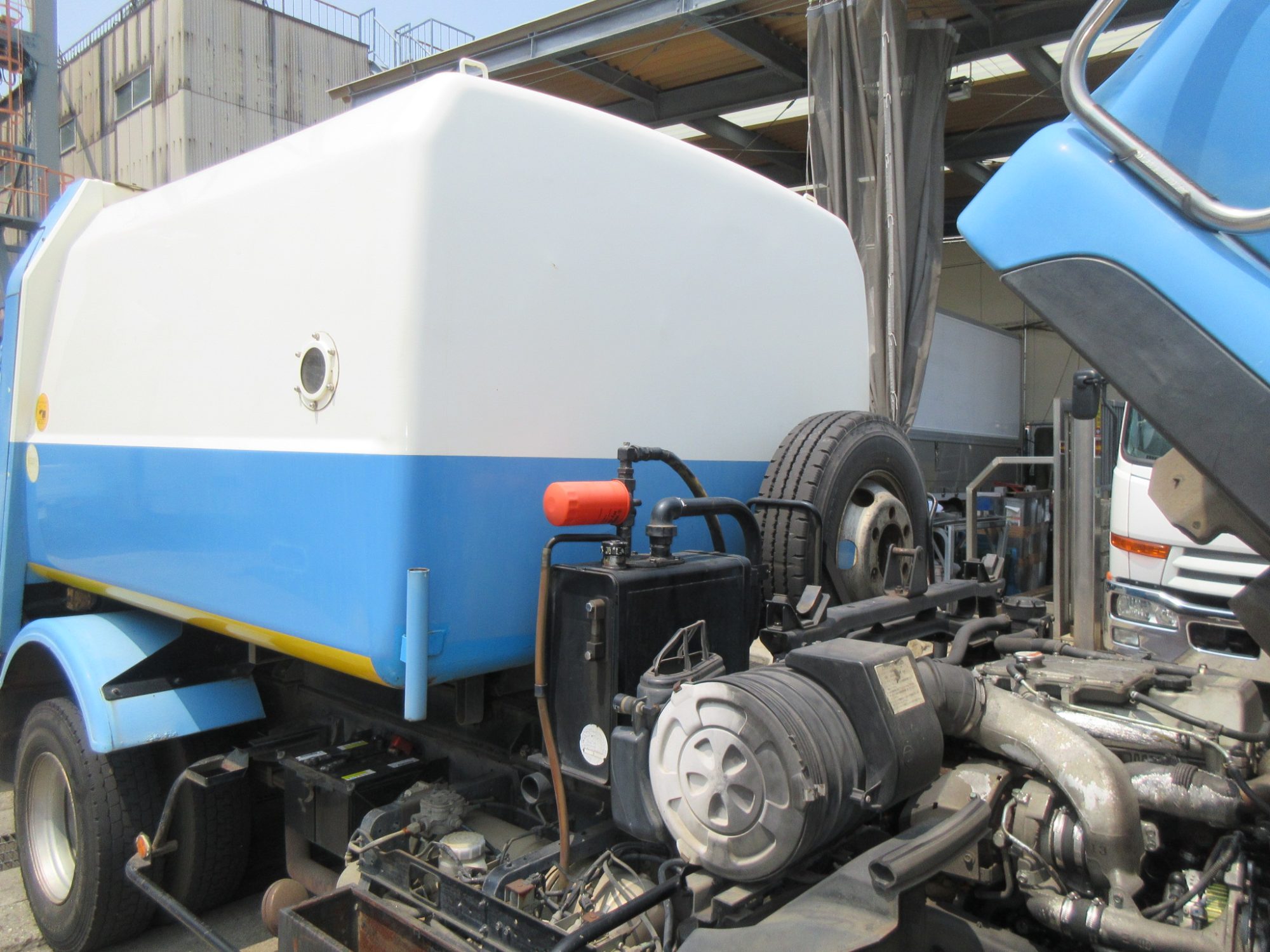 車検付き中型コンドルパッカー車