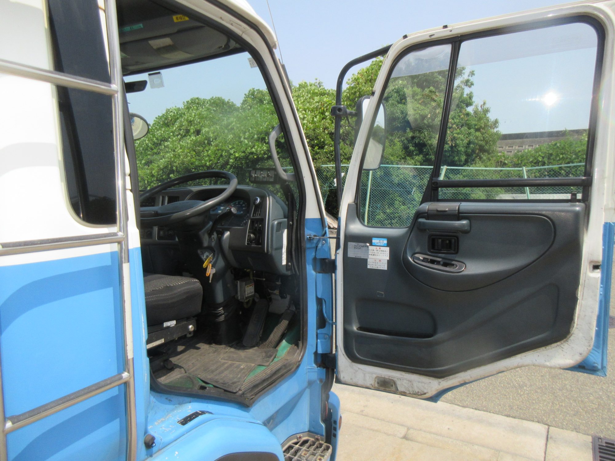 車検付き中型コンドルパッカー車