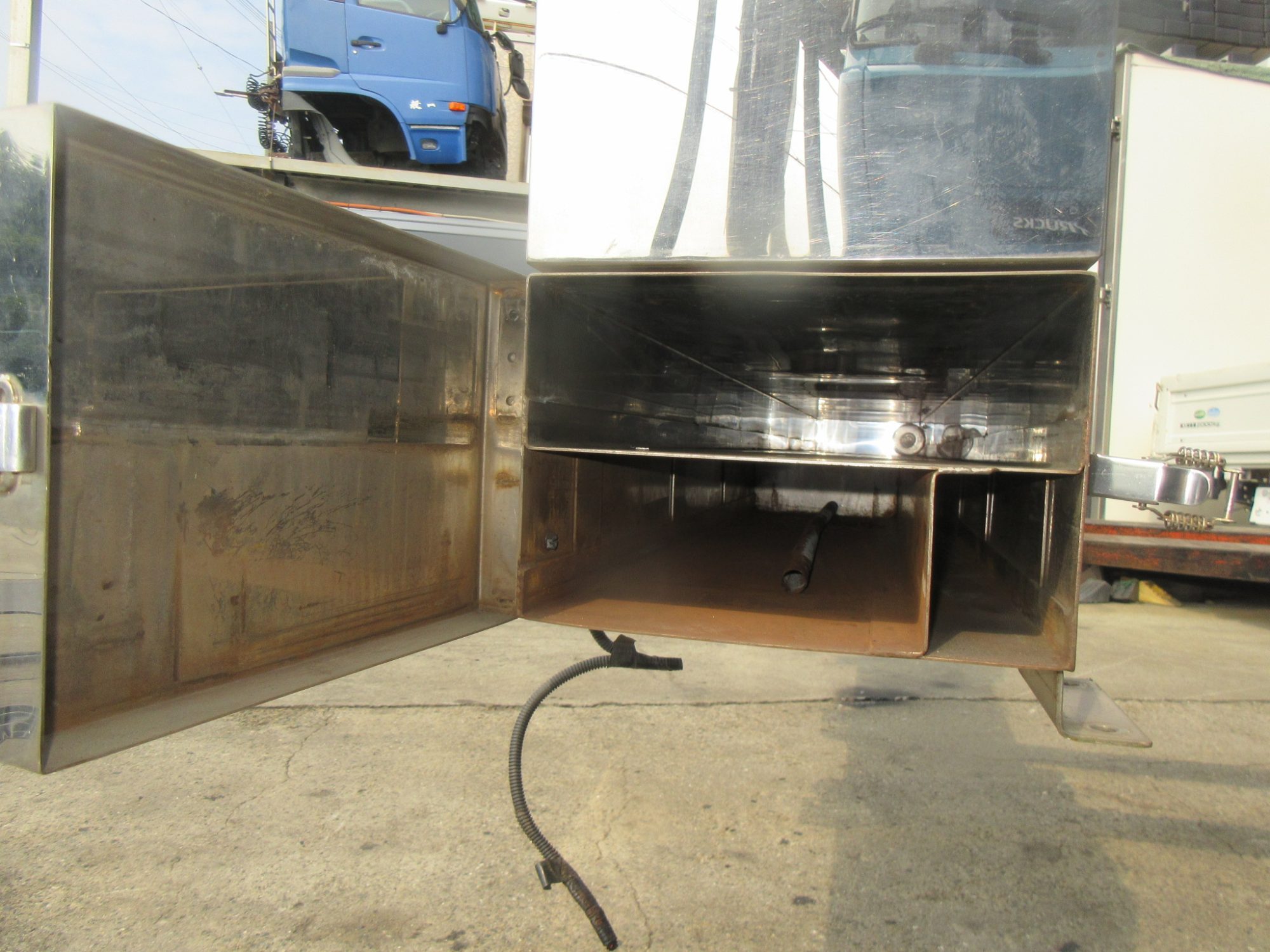 トラクタ用 工具箱(物入れ)