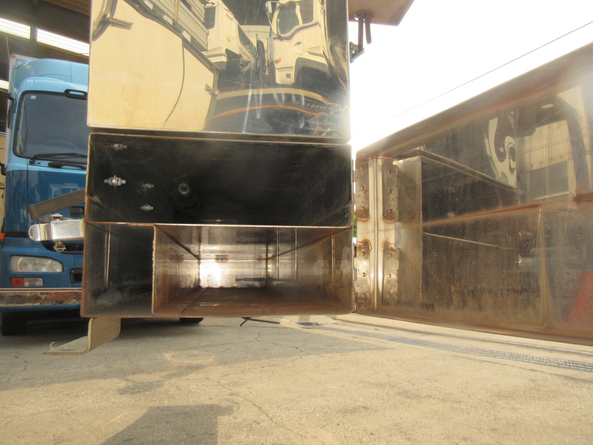 トラクタ用 工具箱(物入れ)