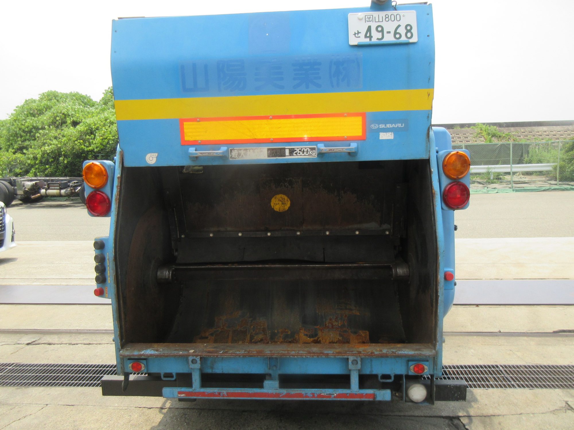 車検付き中型コンドルパッカー車