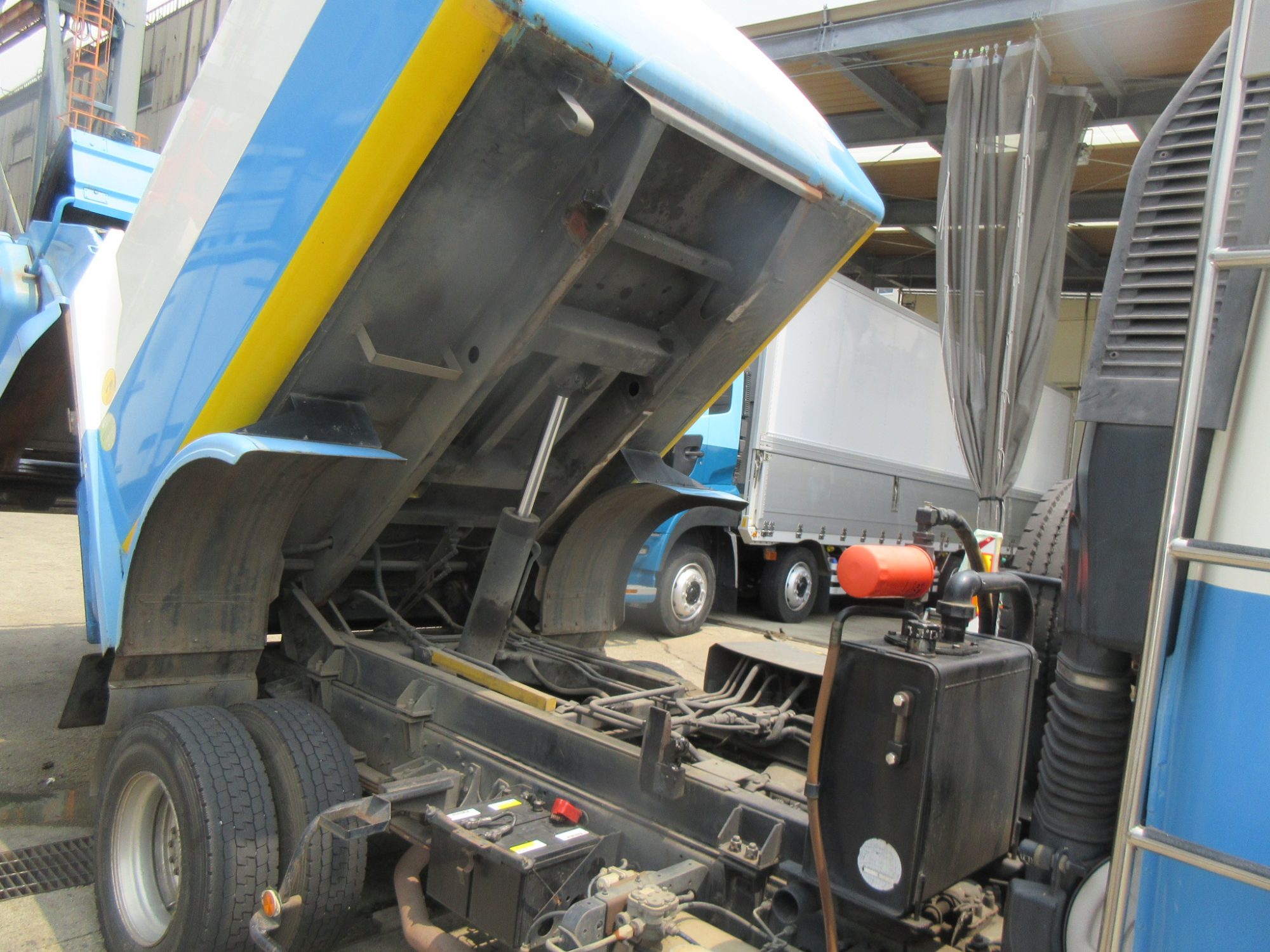 車検付き中型コンドルパッカー車